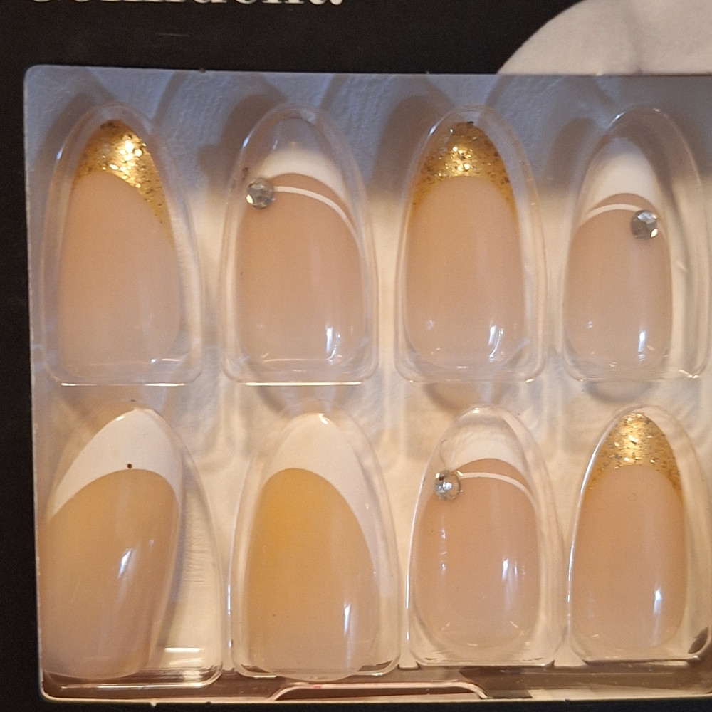 KISS Medium Nails - Picture 2 of 2